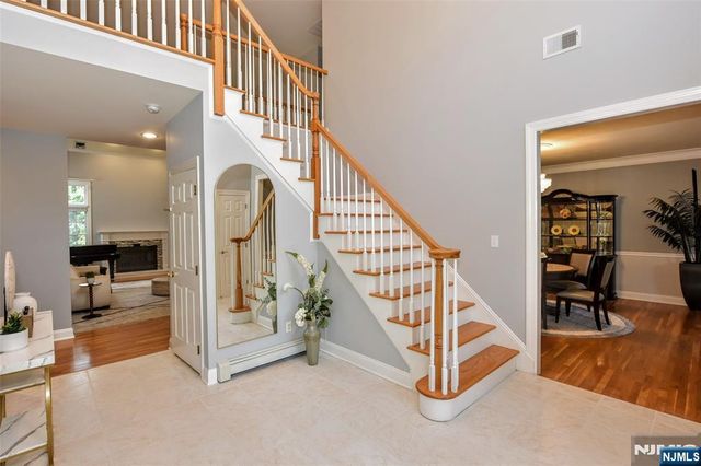 2 Concord Court, Mahwah, NJ 07430