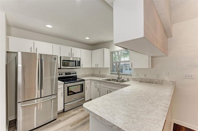 2046 OLD TREVOR WAY, Sarasota, FL 34232