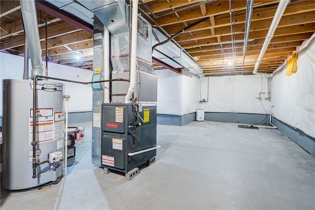 12 Gursslin Lane, Parma, NY 14468