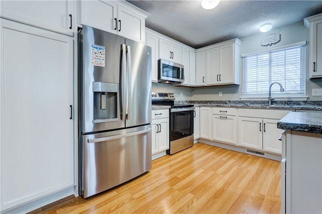 12 Gursslin Lane, Parma, NY 14468