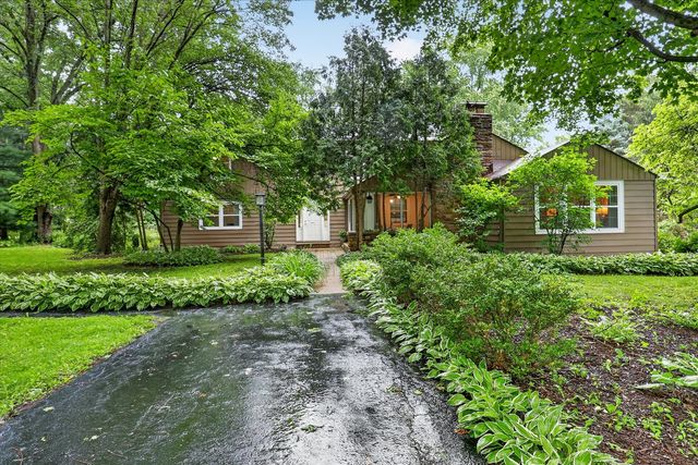 393 Warwick Lane, Lakewood, IL 60014