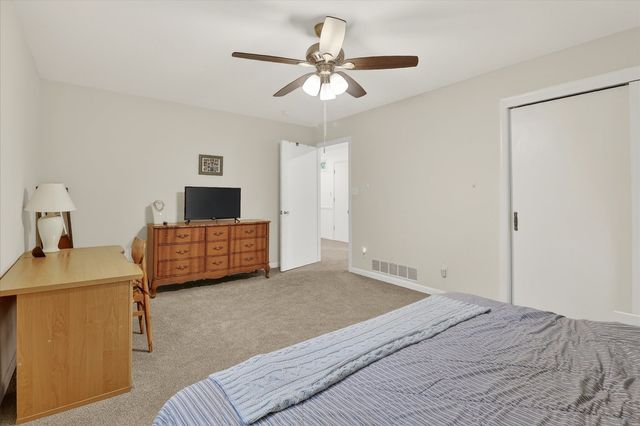 393 Warwick Lane, Lakewood, IL 60014