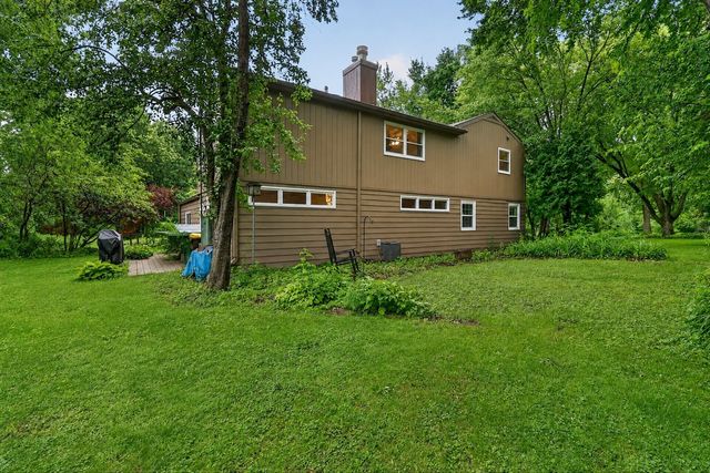 393 Warwick Lane, Lakewood, IL 60014