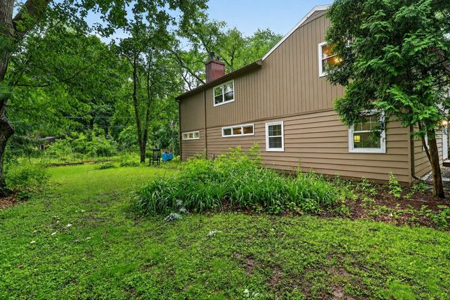 393 Warwick Lane, Lakewood, IL 60014