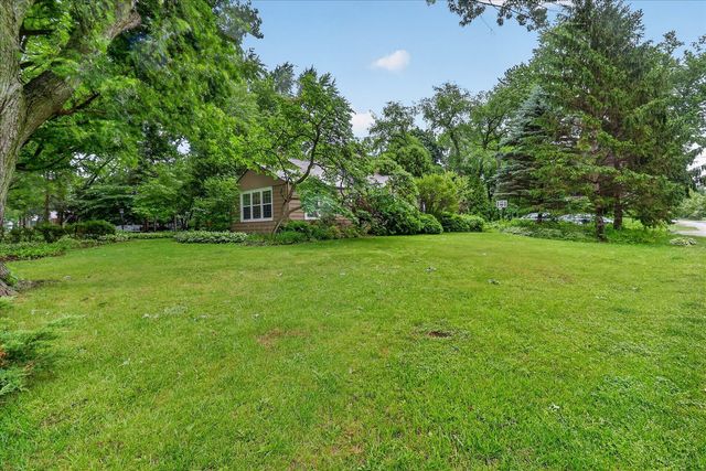 393 Warwick Lane, Lakewood, IL 60014