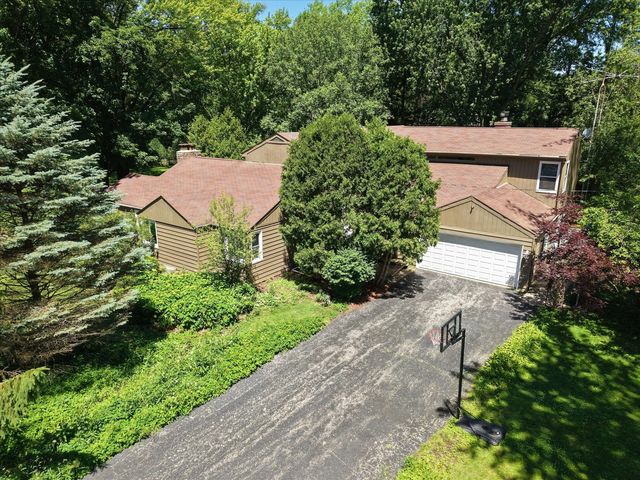 393 Warwick Lane, Lakewood, IL 60014