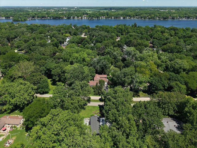 393 Warwick Lane, Lakewood, IL 60014