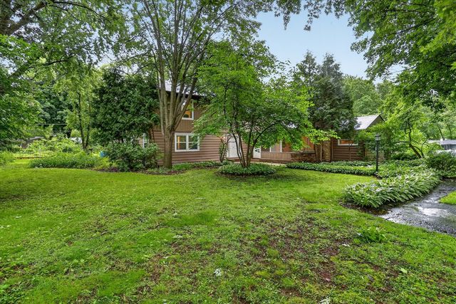 393 Warwick Lane, Lakewood, IL 60014
