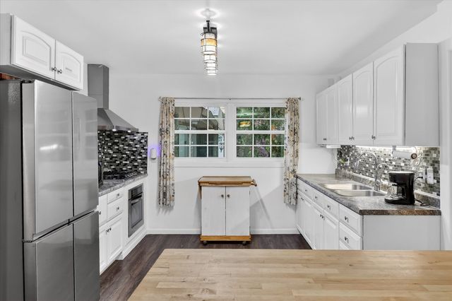 393 Warwick Lane, Lakewood, IL 60014