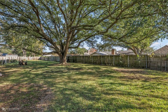 7325 Camelback Drive, Shreveport, LA 71105