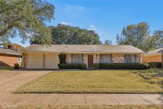 7325 Camelback Drive, Shreveport, LA 71105