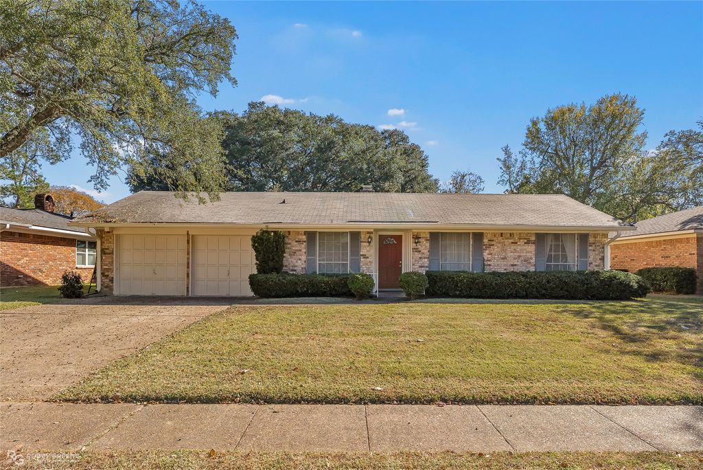 7325 Camelback Drive, Shreveport, LA 71105