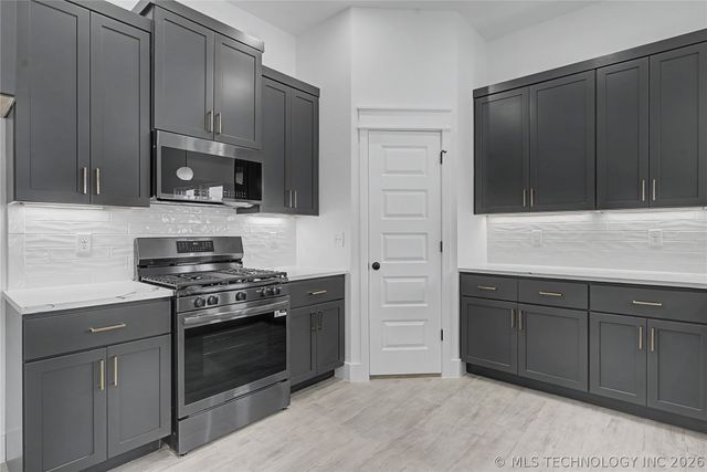 6025 N 28th Street, Broken Arrow, OK 74014