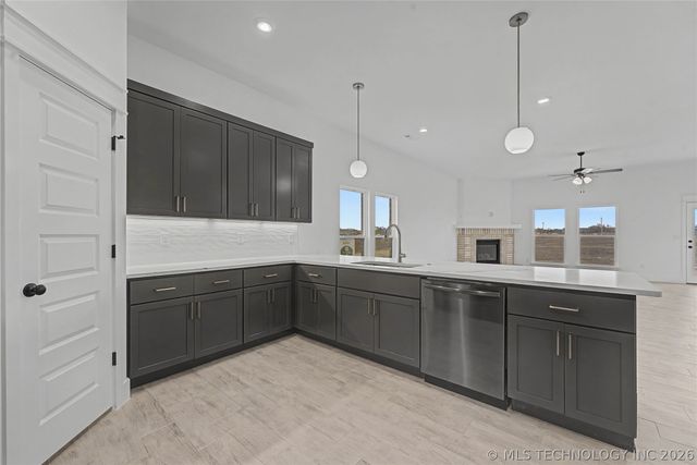 6025 N 28th Street, Broken Arrow, OK 74014