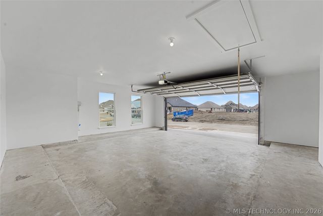 6025 N 28th Street, Broken Arrow, OK 74014