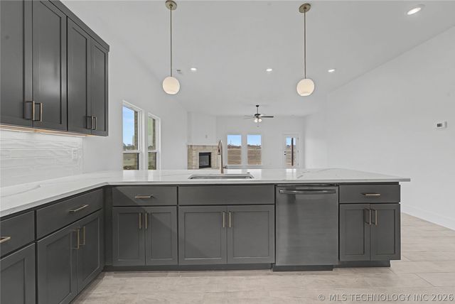 6025 N 28th Street, Broken Arrow, OK 74014