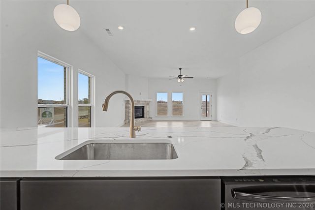 6025 N 28th Street, Broken Arrow, OK 74014