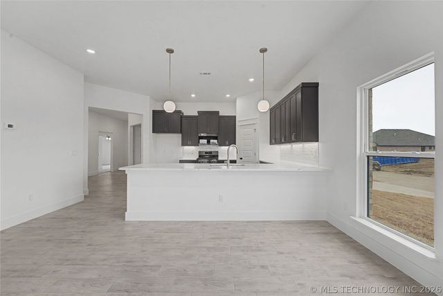 6025 N 28th Street, Broken Arrow, OK 74014