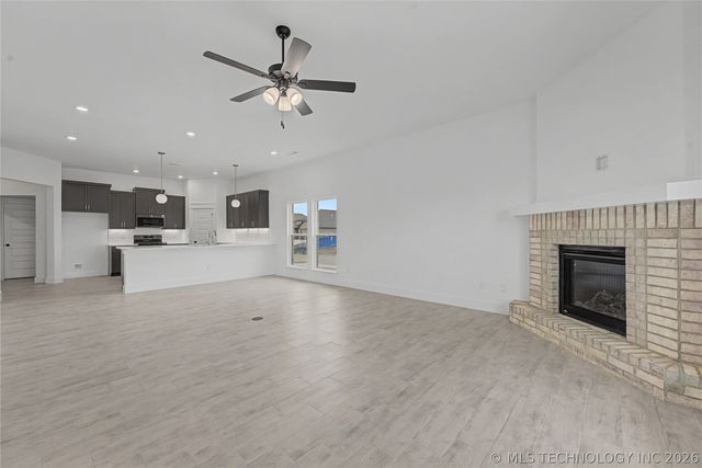 6025 N 28th Street, Broken Arrow, OK 74014