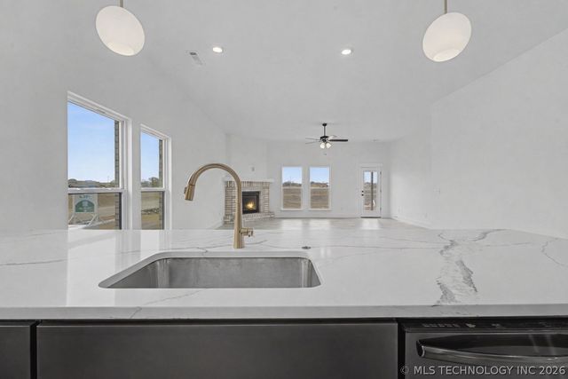 6025 N 28th Street, Broken Arrow, OK 74014