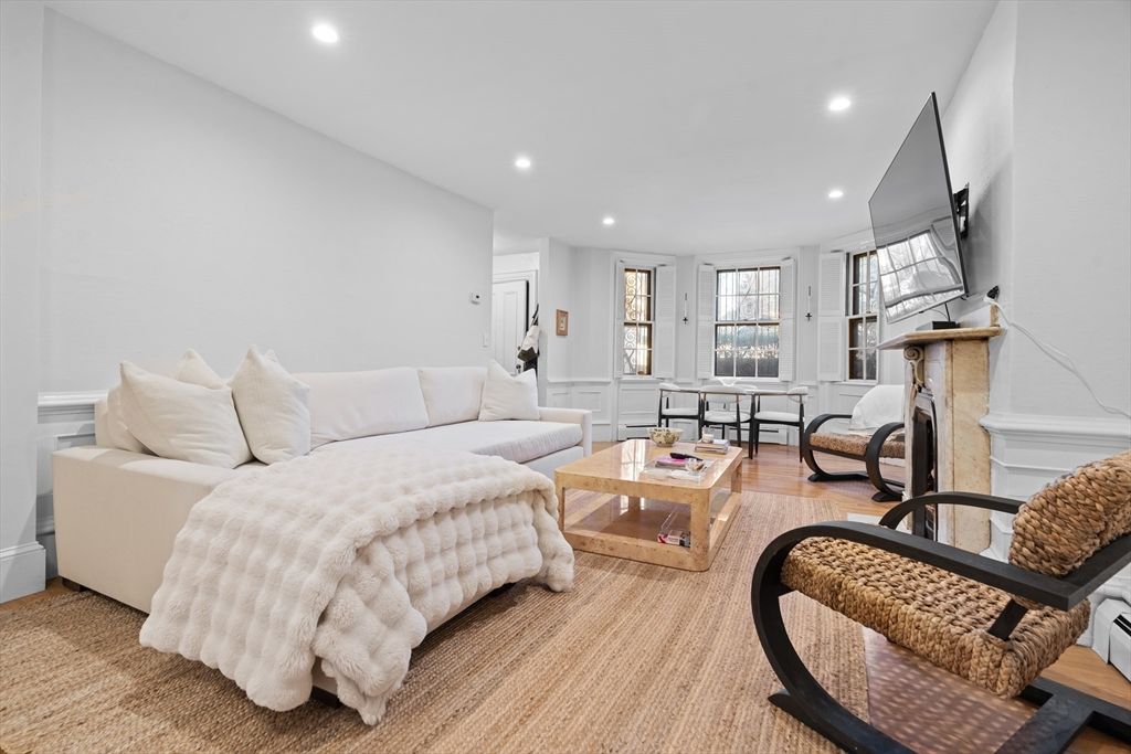 161 Warren Avenue A, Boston, MA 02118