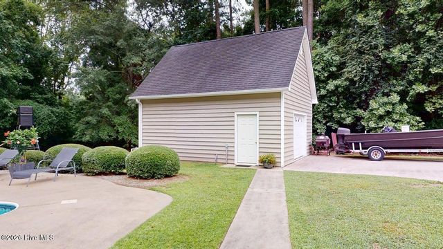 2601 Saint John Circle, Kinston, NC 28504