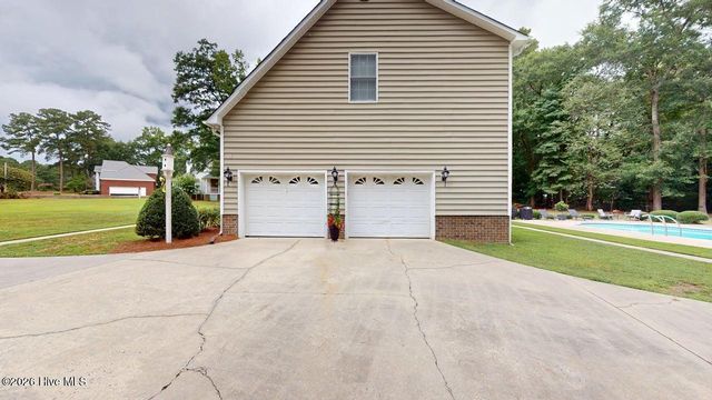 2601 Saint John Circle, Kinston, NC 28504