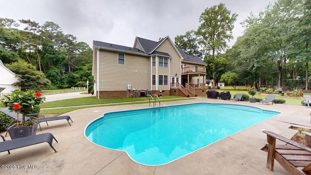 2601 Saint John Circle, Kinston, NC 28504