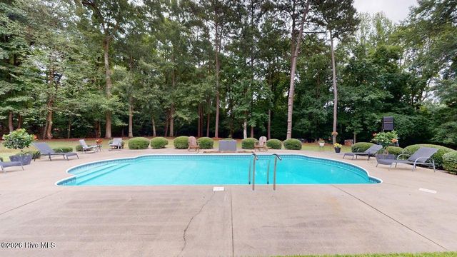 2601 Saint John Circle, Kinston, NC 28504