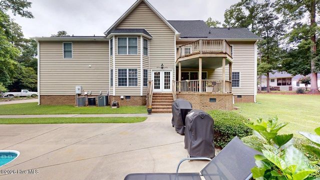2601 Saint John Circle, Kinston, NC 28504