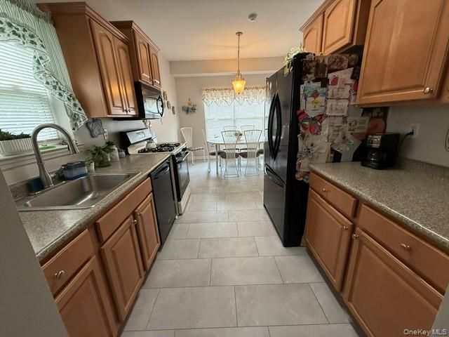 6 Daremy Circle, Medford, NY 11763