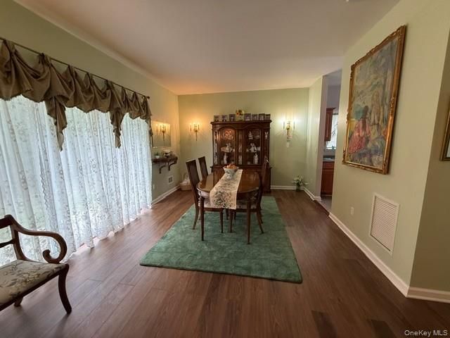 6 Daremy Circle, Medford, NY 11763