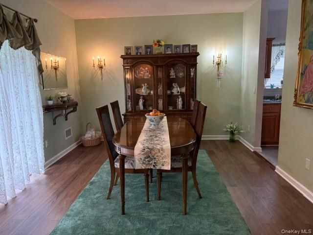 6 Daremy Circle, Medford, NY 11763