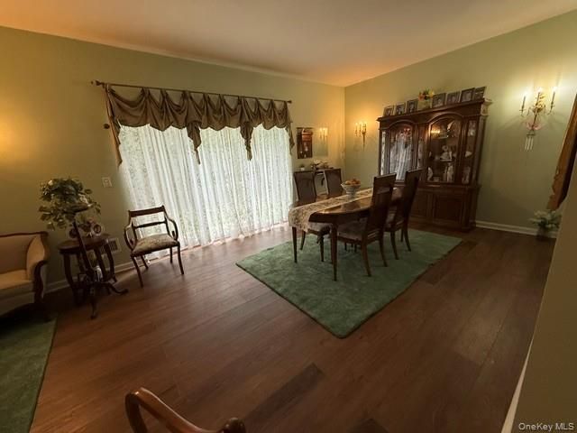 6 Daremy Circle, Medford, NY 11763