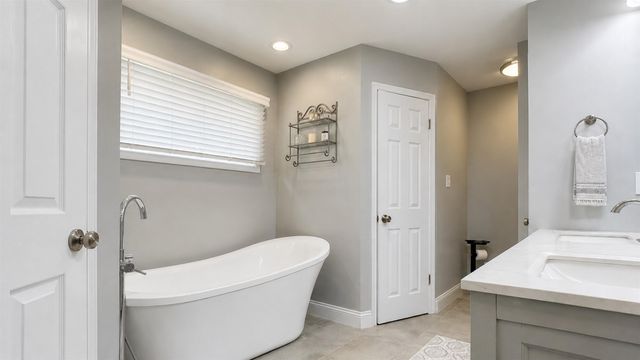 8818 KENBROOK CV, Memphis, TN 38018