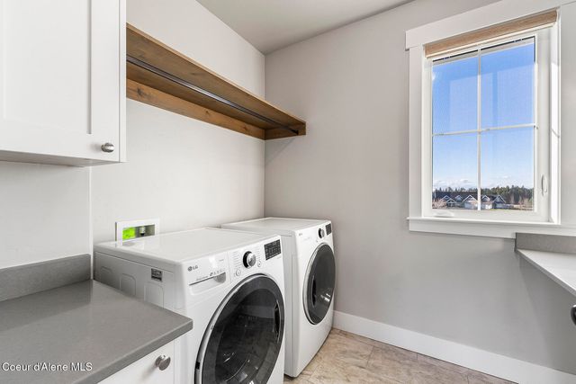 12378 N MEADOW WOOD LN, Hayden, ID 83835