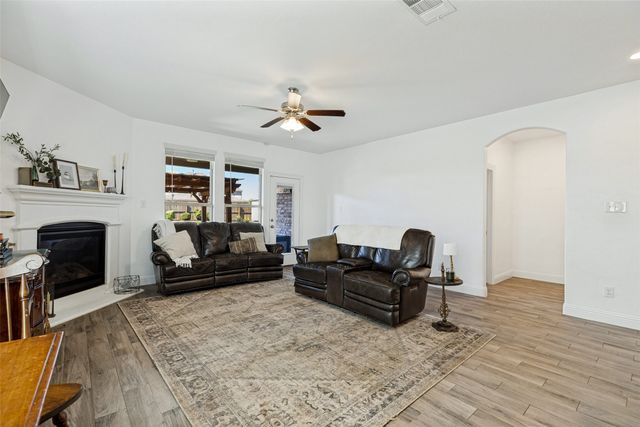 2809 Grizzly Road, Aubrey, TX 76227