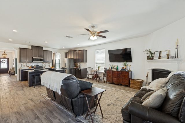 2809 Grizzly Road, Aubrey, TX 76227