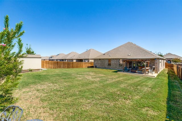 2809 Grizzly Road, Aubrey, TX 76227