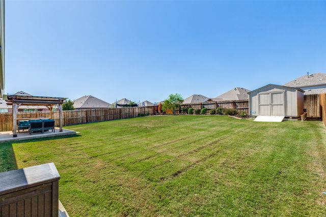 2809 Grizzly Road, Aubrey, TX 76227