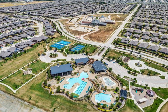 2809 Grizzly Road, Aubrey, TX 76227