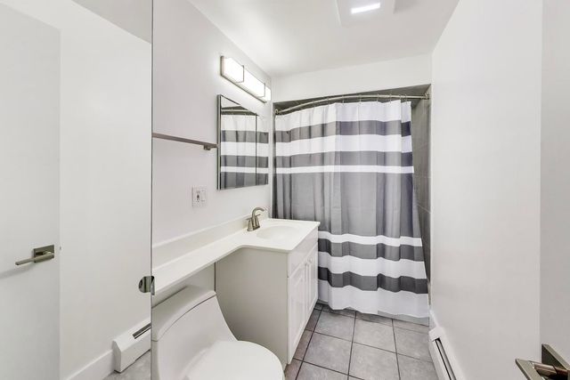 925 S 8th Avenue 12, La Grange, IL 60525