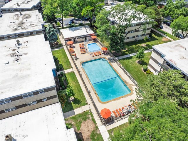 925 S 8th Avenue 12, La Grange, IL 60525