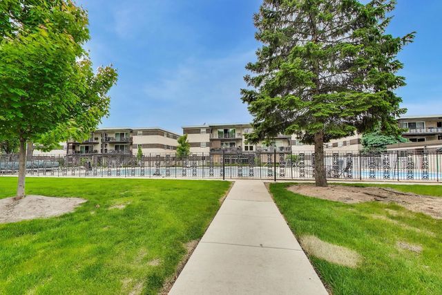 925 S 8th Avenue 12, La Grange, IL 60525