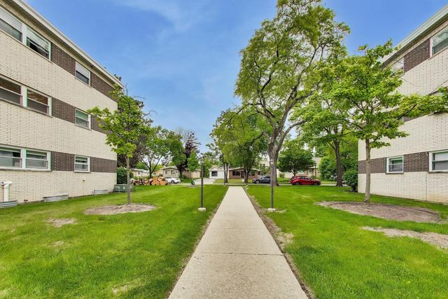 925 S 8th Avenue 12, La Grange, IL 60525