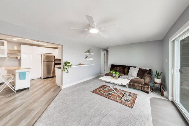 925 S 8th Avenue 12, La Grange, IL 60525
