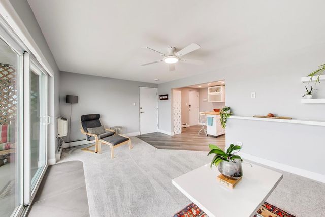 925 S 8th Avenue 12, La Grange, IL 60525