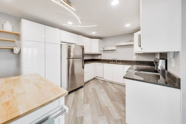 925 S 8th Avenue 12, La Grange, IL 60525