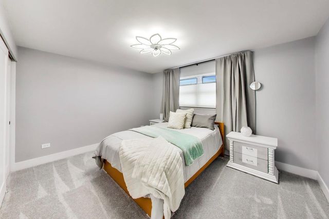 925 S 8th Avenue 12, La Grange, IL 60525