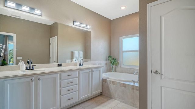 523 GRAND PRESERVE COVE, Bradenton, FL 34212